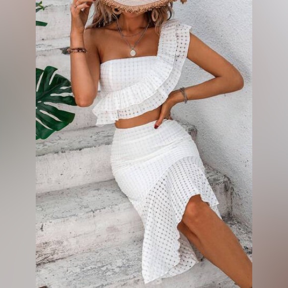 One Shoulder Ruffle Trim Crop Top & Mermaid Hem Skirt XL NEW - Picture 3 of 4